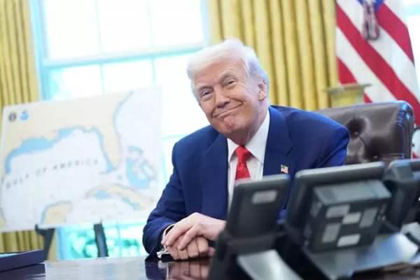 Trump amenaza con cortar los fondos federales a las llamadas ‘ciudades santuario’ que protegen a migrantes
